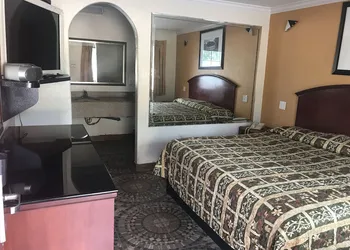 Regency Inn and Suites hotel thumbnail 4