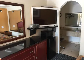 Regency Inn and Suites hotel thumbnail 5