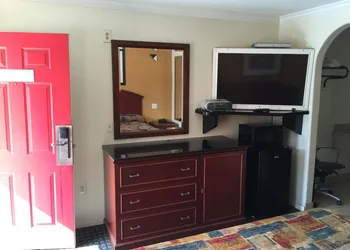 Regency Inn and Suites hotel thumbnail 6