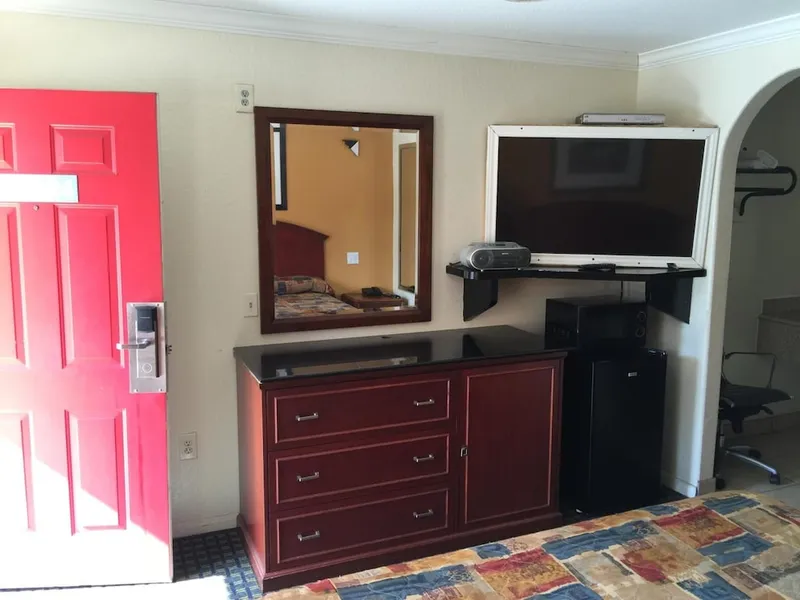 Regency Inn and Suites hotel detail image 6