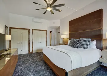 Osprey 303 hotel thumbnail 3
