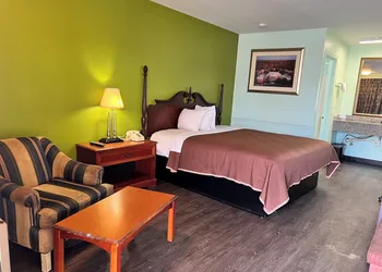 Travelers Inn hotel thumbnail 2