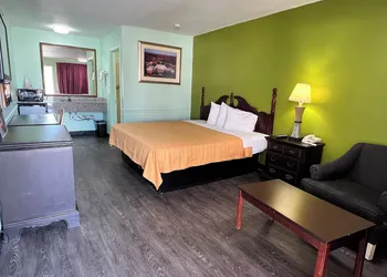 Travelers Inn hotel thumbnail 5