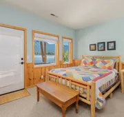 Lazy Bear Lodge 3 Bedroom Home by NW Comfy Cabins by RedAwning hotel detail image 3
