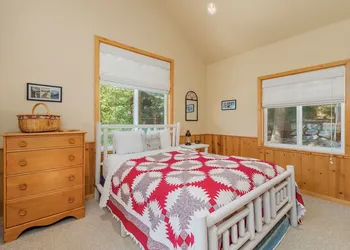 Lazy Bear Lodge 3 Bedroom Home by NW Comfy Cabins by RedAwning hotel thumbnail 2