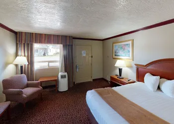 Red Arrow Inn & Suites, a Travelodge by Wyndham hotel thumbnail 4
