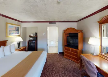 Red Arrow Inn & Suites, a Travelodge by Wyndham hotel thumbnail 5