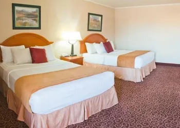 Red Arrow Inn & Suites, a Travelodge by Wyndham hotel thumbnail 6