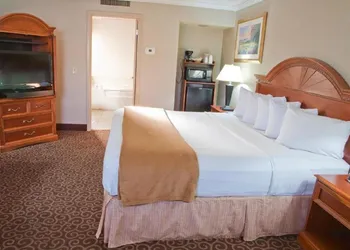 Red Arrow Inn & Suites, a Travelodge by Wyndham hotel thumbnail 8