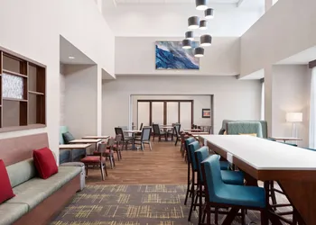 Hampton Inn & Suites by Hilton Kelowna Airport hotel thumbnail 3