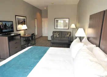 Riverview Inn & Suites, an Ascend Collection Hotel hotel thumbnail 6