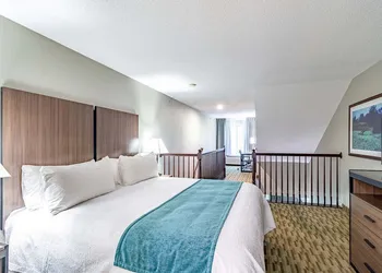 Riverview Inn & Suites, an Ascend Collection Hotel hotel thumbnail 8