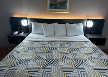Motel 6 Alvarado, TX hotel thumbnail 6