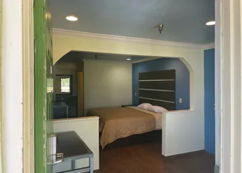 Mustang Inn hotel thumbnail 2