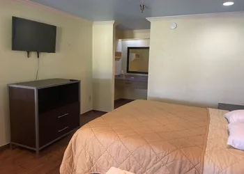 Mustang Inn hotel thumbnail 3