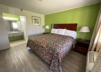 Executive Inn & Suites hotel thumbnail 2