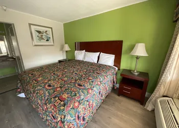 Executive Inn & Suites hotel thumbnail 3