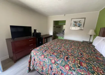 Executive Inn & Suites hotel thumbnail 5