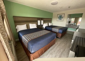 Executive Inn & Suites hotel thumbnail 6