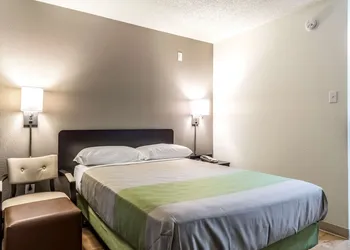 Studio 6 Dallas, TX - Northwest hotel thumbnail 4