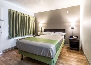 Studio 6 Dallas, TX - Northwest hotel thumbnail 7