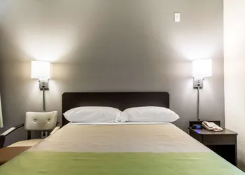 Studio 6 Dallas, TX - Northwest hotel thumbnail 8