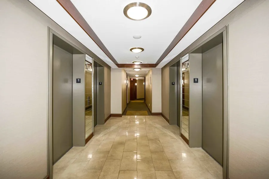 Sarkar Suites - 310 Burnhamthorpe Road hotel detail image 2