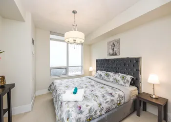 Sarkar Suites - 310 Burnhamthorpe Road hotel thumbnail 4