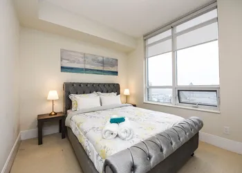 Sarkar Suites - 310 Burnhamthorpe Road hotel thumbnail 6