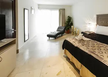 Luxury Condo Boutique hotel thumbnail 6
