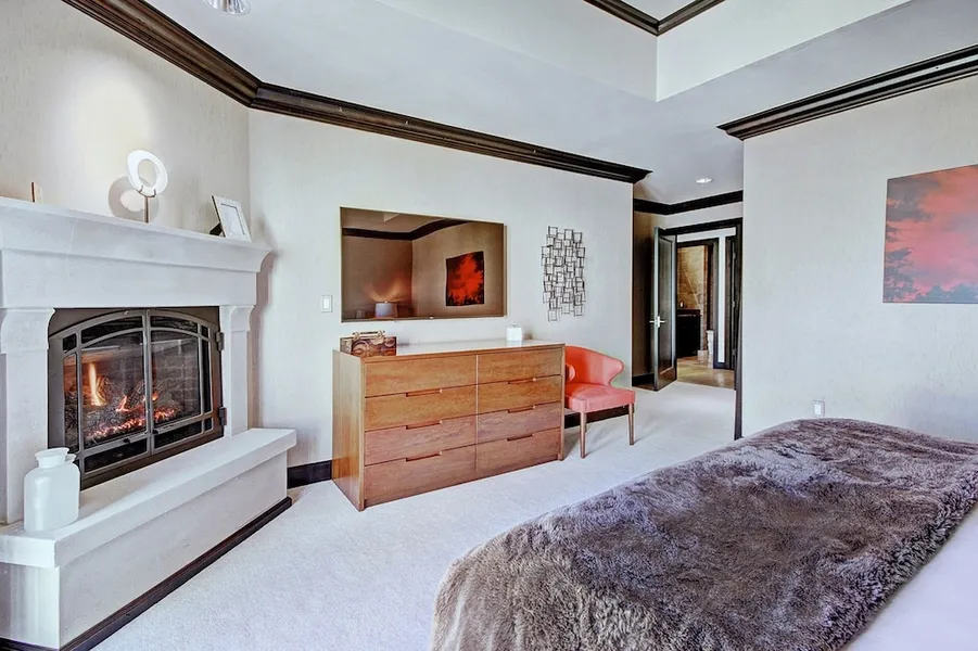 Iconic 5 Bedroom Penthouse at the Ritz-Carlton by RedAwning hotel detail image 2
