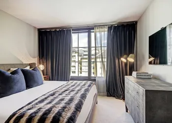 Iconic 5 Bedroom Penthouse at the Ritz-Carlton by RedAwning hotel thumbnail 4