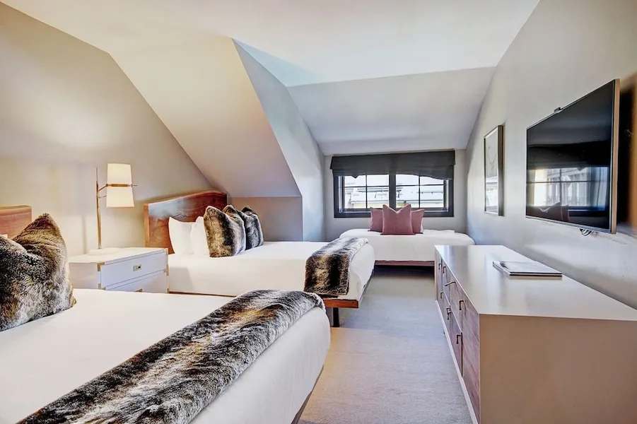 Iconic 5 Bedroom Penthouse at the Ritz-Carlton by RedAwning hotel detail image 6