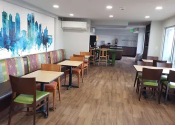 Wingate by Wyndham Dayton North hotel thumbnail 2