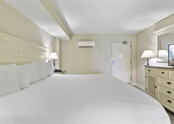 Sandy Beach Oceanfront Resort hotel thumbnail 6