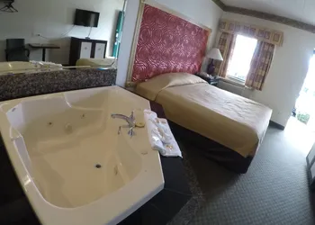 Luxe Inn and Suites hotel thumbnail 2