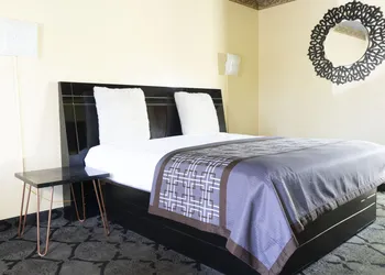 Luxe Inn and Suites hotel thumbnail 3