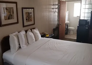 Townhouse Motel hotel thumbnail 4