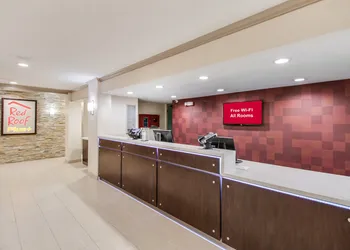 Red Roof Inn PLUS+ Dallas – Addison hotel thumbnail 4