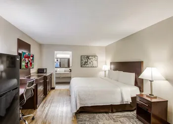 Red Roof Inn PLUS+ Dallas – Addison hotel thumbnail 7