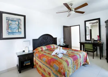 Hotel del Sol hotel thumbnail 7
