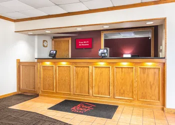 Red Roof Inn Ashtabula - Austinburg hotel thumbnail 3