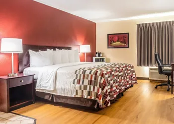 Red Roof Inn Ashtabula - Austinburg hotel thumbnail 6