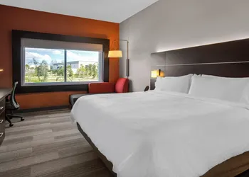 Holiday Inn Express & Suites Sanford- Lake Mary by IHG hotel thumbnail 3