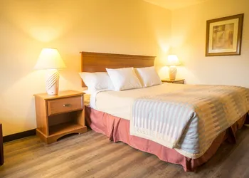Sunnyside Inn & Suites hotel thumbnail 5