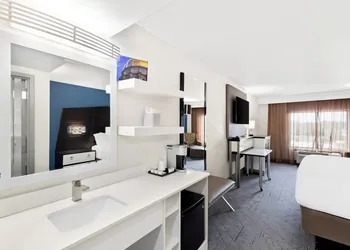 Holiday Inn Express Atlanta Galleria - Ballpark Area by IHG hotel thumbnail 8