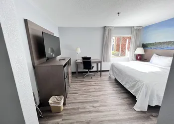 Clarion Pointe on the lake Clarksville-South Hill West hotel thumbnail 8