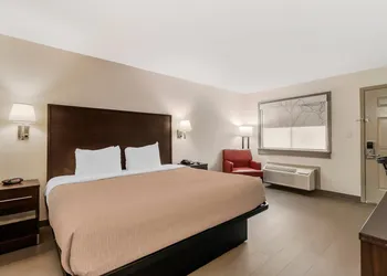 Quality Inn & Suites I-10 Near Fiesta Texas hotel thumbnail 3