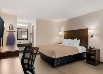 Quality Inn & Suites I-10 Near Fiesta Texas hotel thumbnail 6