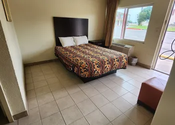 HomeTown Inn and Suites hotel thumbnail 2